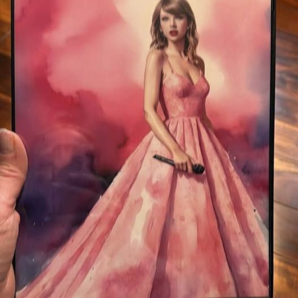 Taylor Swift Picture Lot Set of 5 - Picture 7 of 7